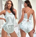 Damen Schlafanzug-Set aus hellblauer Eisenseide mit V-Ausschnitt Top und Shorts - S / Oberteil Und Unterteil / Blassminze
