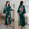Peignoir long en satin vert pour femme avec imprimé pivoine et ceinture nouée - Ombre Vermillon