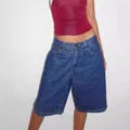 Bermudas vaqueras azul oscuro para mujer con corte holgado, estilo de cinco bolsillos y largo hasta la rodilla - S / Azul marino