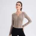 Dames yoga top met lange mouwen, notch halslijn en slankmakende verticale stiksels - S / Licht kaki