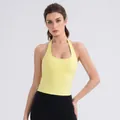 Top de yoga halter amarillo claro ajustado con cuello en U y copas de relleno suaves - S / Amarillo Brillante