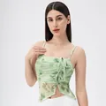 Eng anliegendes Yoga-Top mit grünem Blumendruck und Kordelzug-Raffung am Ausschnitt - S / Oberteile / Pflanzen-Silhouette