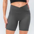 Pantaloncini da yoga grigio scuro a costine con vita a V incrociata e tasche laterali - 12/XXL / Pantaloni e gonne / Grigio scuro