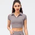 Polo deportivo corto para mujer en color morado empolvado con tejido de nailon elástico - 10/XL / Tops / Morado Gris