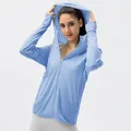 Veste de protection solaire bleu clair femme UPF 50+ avec capuche et passe-pouces - Bleu clair