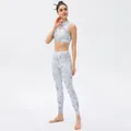 Set yoga a due pezzi con stampa floreale azzurra e top sportivo con collo alla coreana - S / Viola Rosa