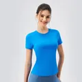 Slim fit dames yoga t-shirt in helderblauw, van ademende en sneldrogende sportstof - S / Koningsblauw