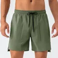Pantaloncini sportivi verde oliva da uomo con vita con coulisse e spacco laterale atletico - Verde oliva