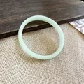 Elegante bracciale rigido tondo in calcedonio verde chiaro con finitura liscia lucida - Verde Chiaro (Stile 9)