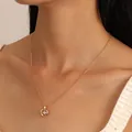 Élégant collier plaqué or avec pendentif cœur à double couche et pierres de zircon brillantes - Kc Gold 12030