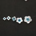Perle a fiore in madreperla con motivo malocchio blu in cinque diverse dimensioni - Mini