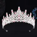 Détail d'une couronne de mariée argentée avec strass roses et motifs baroques - Argent Blanc + Rose Clair