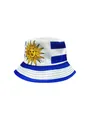 Détail du chapeau bob Uruguay avec emblème du soleil et rayures bleues et blanches - Uruguay