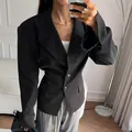 Schmal geschnittener schwarzer Nadelstreifen-Blazer für Damen mit gepolsterten Schultern - S / Schwarz