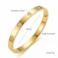Goldenes Edelstahlarmband mit polierter Oberfläche und vierblättrigen Kleeblatt-Akzenten - Armband In Eiform Mit Zwanzig Diamanten