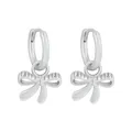 Eleganti orecchini a cerchio s925 con fiocco in argento e design metallico strutturato - Stile orecchini a cerchio con fiocco / Oro Bianco