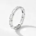 Anello in argento sterling S925 lucido con fascia eternity in zirconi a baguette - US 5 / Bianco