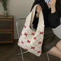 Knitted shoulder bag in cream white with red diamond pattern and bow embroidery details - Bow Decoration / Bowknot Pink Cream