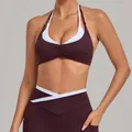 Zweiteiliges weinrotes Sport-Set mit Neckholder-BH und Leggings mit weißem Kontrastrand - Parfüm-Lila