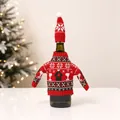 Vue détaillée du couvre-bouteille de Noël tricoté avec bonnet et motifs de flocons - Rouge Flocon de Neige Arbre / Pull + Chapeau Ensemble 2 Pièces