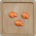 Tre perle di ceramica a forma di pesce arancione per gioielli fai-da-te su legno - Rosso Arancio