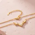 Detail der vergoldeten S925 Hirschgeweih-Halskette mit Zirkonias und Karabinerverschluss - 30% Versilbert / Gold