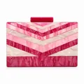 Detalle del patrón chevron rosa y marfil en el bolso de mano de acrílico con cierre - Rojo Rosa (Textura de Mármol)