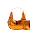 Sac hobo orange à motif serpent avec un petit porte-monnaie et des détails dorés chic - Orange