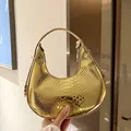 Sac à main doré en relief serpent forme croissant avec poignée supérieure élégante - Doré