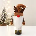 Dettaglio copribottiglia di vino gnomo renna con corna in peluche e barba bianca - Gnomo con Corna di Renna