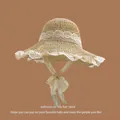 Cappello di paglia con pizzo bianco e nastri in kaki caldo per le vacanze al mare - M (56-58cm) / Pizzo Piatto - Beige