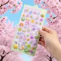 Dettaglio di adesivi giapponesi 3D a rilievo con motivi a cartoni animati su fiori di ciliegio - 20cm x 9.5cm / Gatto a Fiori