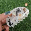 Pinza para el pelo de acetato blanco perlado con patrón de gatos y pedrería púrpura - H857