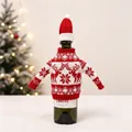 Détail du couvre-bouteille de Noël tricoté rouge avec motifs renne et flocons de neige - Style Double Renne Flocon de Neige