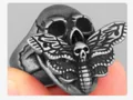 Anello punk vintage con teschio e falena, finitura argento anticato stile gotico - US 7 / Stile Teschio Farfalla (13101)