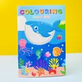 Libro de colorear y pegatinas de temática oceánica con diseño de gran ballena azul - Océano