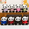 Acht süße Panda-Plüschtiere in bunten traditionellen chinesischen Seidenoutfits im Regal. - Traditioneller Stil Panda - 25cm / 25cm