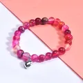 Bracciale di perle in diaspro rosa da 8mm con ciondolo a cuore argento su sfondo rosa - Cuore Di Agata Striata (a+7+14)