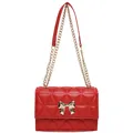 Sac à bandoulière matelassé rouge avec nœud doré et bandoulière en chaîne chic - Rouge