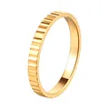 Anello retrò in acciaio inossidabile placcato oro 18k con design a righe minimalista - Taglia US 6 / Oro