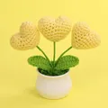 Pianta in vaso a forma di cuore fatta a mano all'uncinetto con vaso di ceramica - Giallo