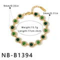 Detalle de una pulsera de acero dorado con circonitas cúbicas verdes - Pulsera de Strass Verde Incrustado (NB-B1394) / Dorado con Verde