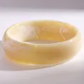 Gelber Marmor-Resin-Armreif mit polierter Oberfläche und geometrischem Design - Breiter Harz-Stil (32)