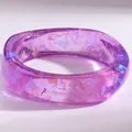 Violetter Harz-Armreif mit Aurora-Glitzer und irisierenden Flocken im geometrischen Design - Breiter Harz-Stil (10)