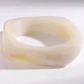 Unregelmäßiges Harz-Armband in Cremeweiß mit Marmormuster und geometrischem Design - Quadratisch Runder Chunky-Stil (15)