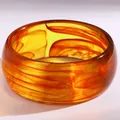 Breiter geometrischer Armreif aus bernsteinfarbenem Harz mit marmoriertem Schildpattmuster - Breiter Harz-Stil (23)