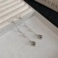 Elegante lange Perlenohrringe mit polierten silbernen Tropfenanhängern für Damen - Perle Wassertropfen Stil (8#)