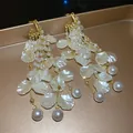 Elegante lange Blütenblatt-Quastenohrringe mit glänzenden Perlen in edlem Goldfinish - Perle Blütenblatt Stil (10#)
