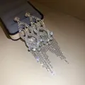Funkelnde silberfarbene lange Strass-Quasten-Kronleuchter-Ohrringe für den Abend - Geometrischer Diamant Quaste Stil (19#)