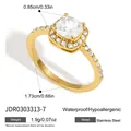 Bague dorée en acier inoxydable avec zircon carré et mesures détaillées pavé - Style Carré Zirconia Sucre (JDR0303313-7)